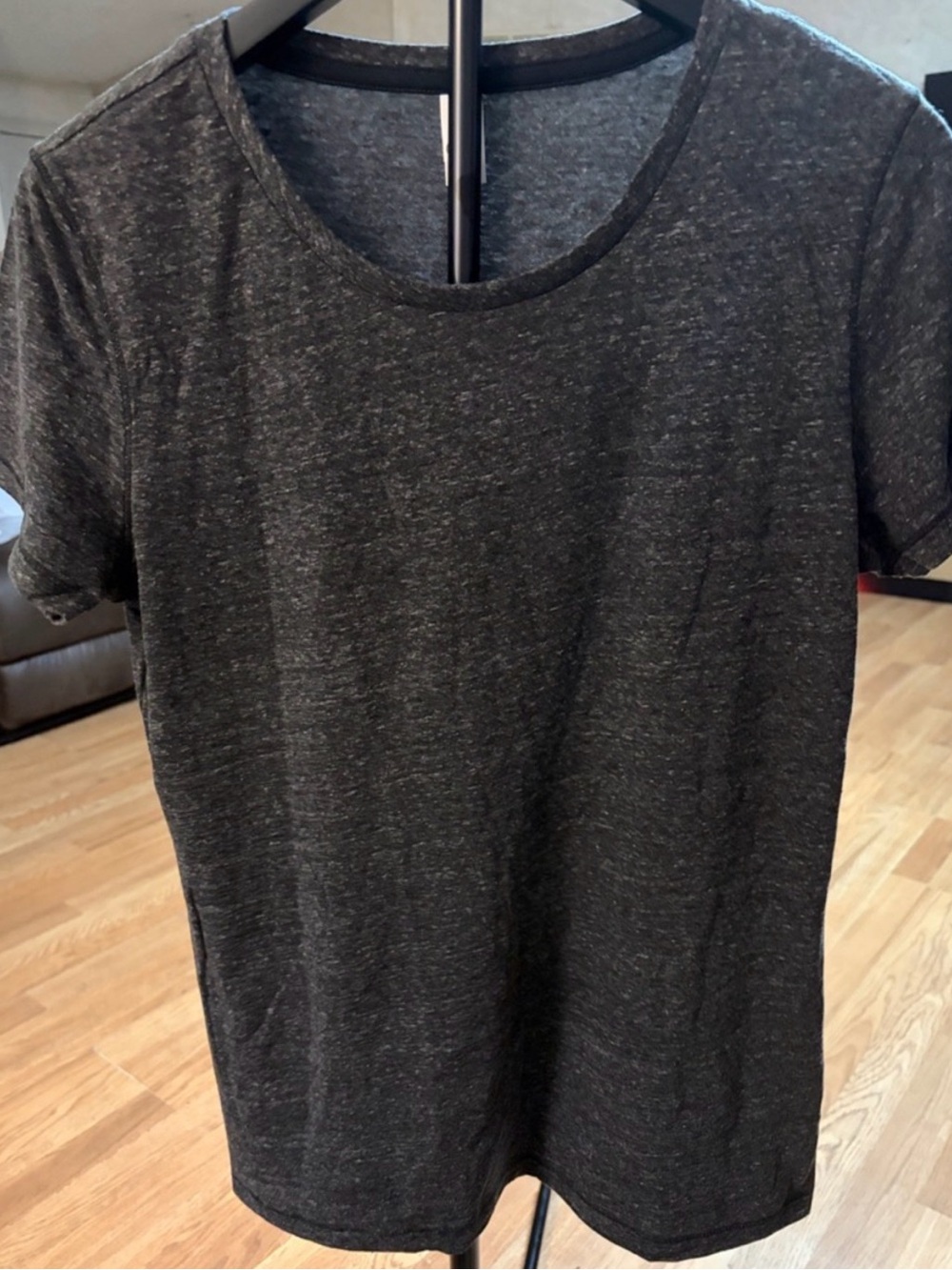 ALO Yoga Black Heather Crew Tee | XXL (ptp 20”)